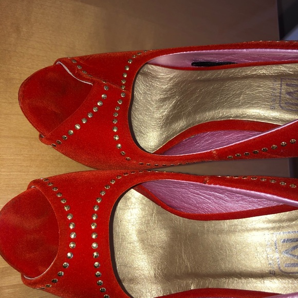 Heels - Picture 6 of 6